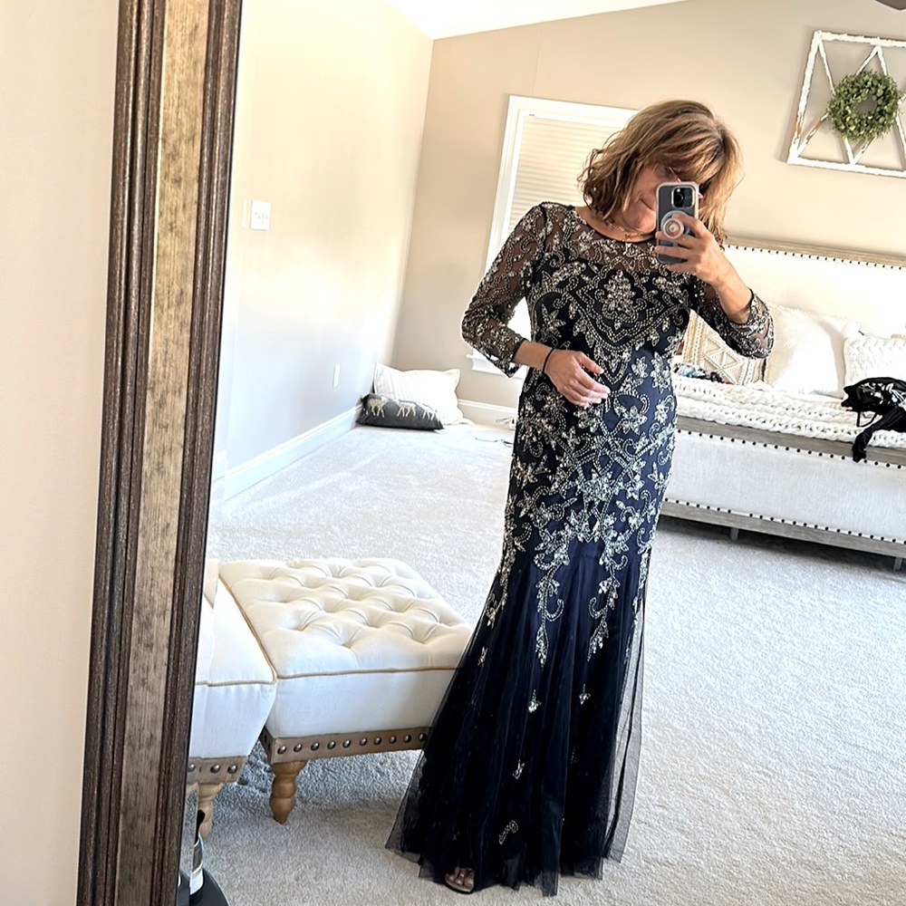 This gown is gorgeous and very complimentary to a size 8 figure